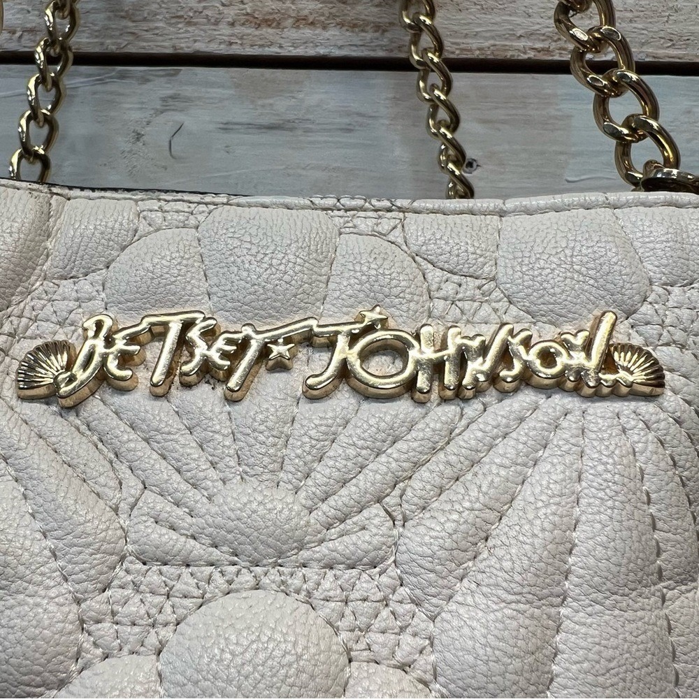 Betsey Johnson Shell Quilted White Tote Bag Charm Coastal Mermaidcore - Picture 5 of 15